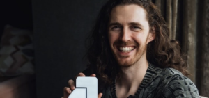 Hozier scores first ever UK & Ireland number 1 single with “Too Sweet”